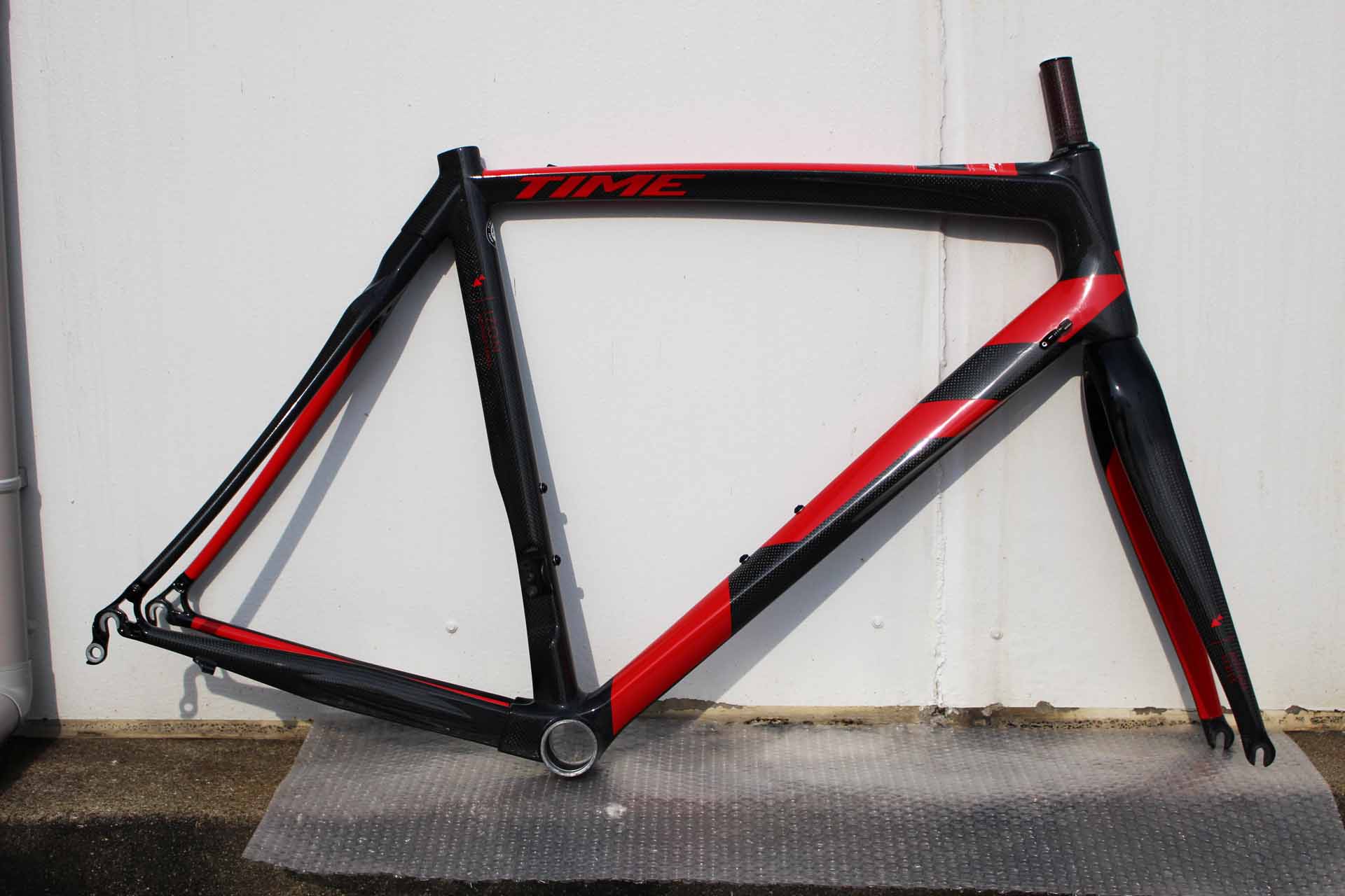 TIME タイムIZON アイゾンフレームセット　Lサイズ izon_red.jpg